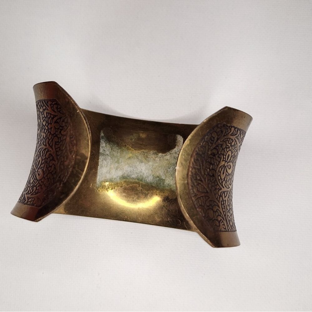 Vintage brass bracelet cuff - Picture 4 of 5